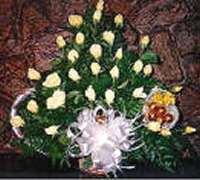 Canasta de 12 rosas y bombones