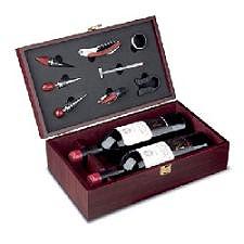 foto de Set de vino en caja de madera lustrada