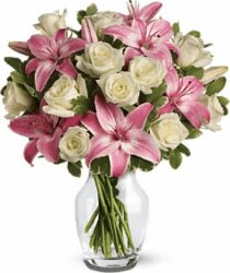Foto de Florero rosas blancas y lilium rosado 