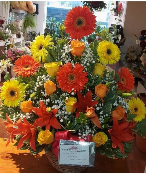 Foto de Canasta gerberas rosas y lilium golden