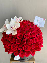 Foto de Caja de 100 rosas y orquideas 