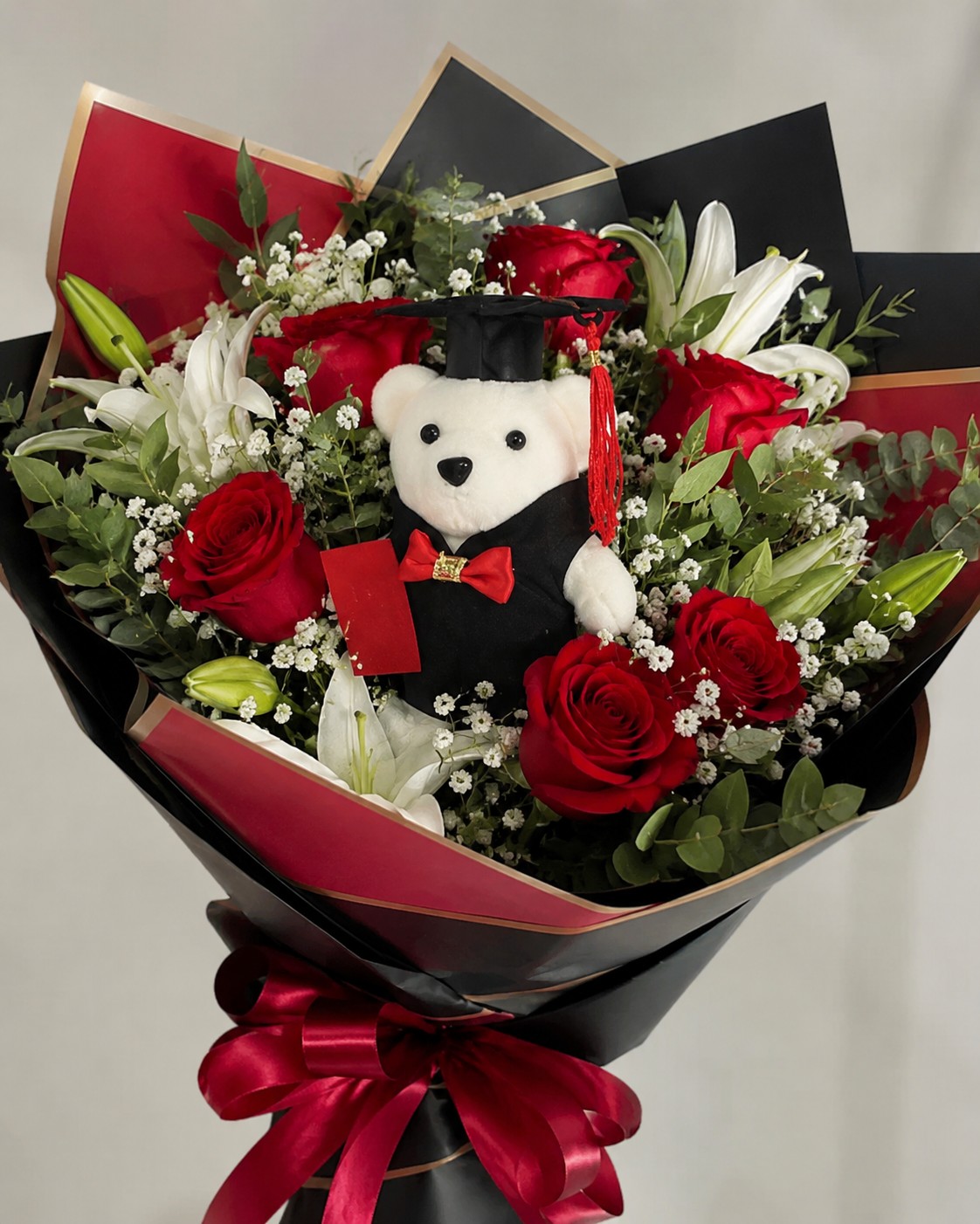 Foto de Ramo de Graduacion con rosas y lilium