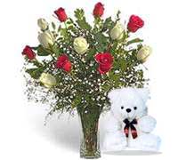 Foto de Florero de 18 rosas importadas rojas y blancas con peluche