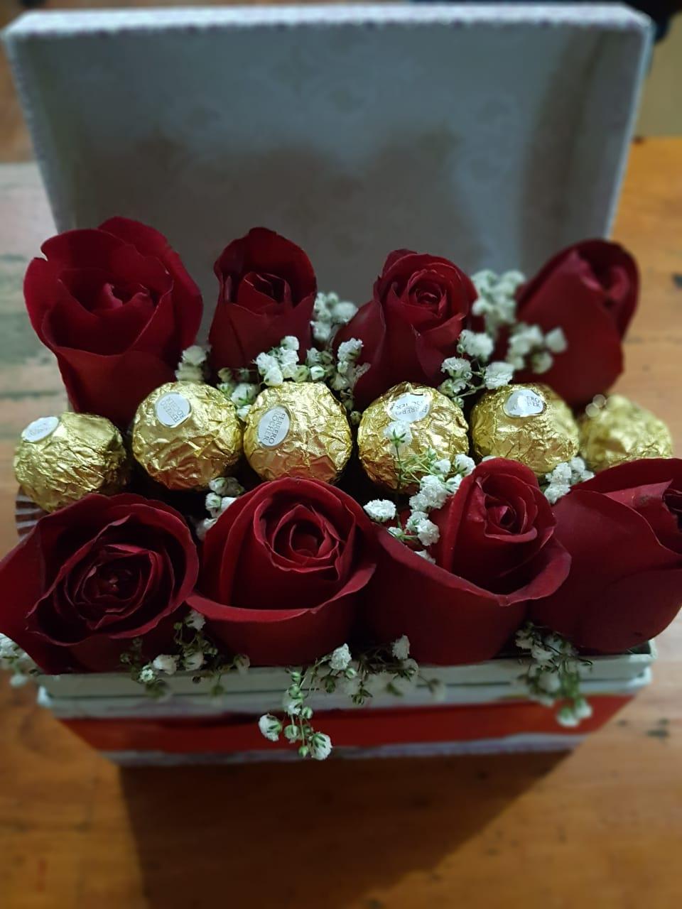 Foto de BAUL CON ROSAS Y FERRERO