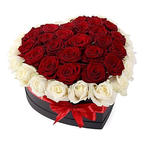 Foto de Caja Corazon de Rosas Rojas  y Blancas